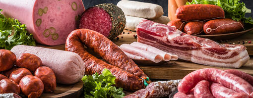 Table remplie de viande